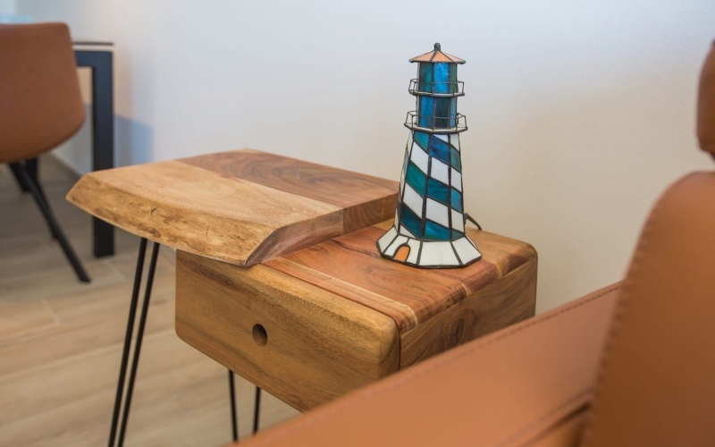 bijzettafel-massiefhout-decoratie